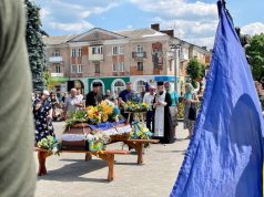 Сьогодні всім містом прощалися з Героєм Олександром Лисицею
