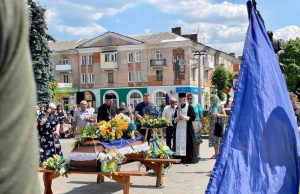 Сьогодні всім містом прощалися з Героєм Олександром Лисицею