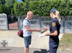 Фахівці ДСНС поспілкувалися з мешканцями Володимирського району