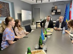 Нововолинський науковий ліцей отримає мінібус, а комунальники – екскаватор та інструменти