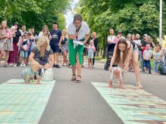 “Забіг у повзунках”: найменші мешканці змагалися за Перемогу