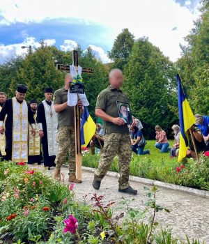 Нововолинська-громада-назавжди-попрощалася-із-Захисником-Іваном-Сахніком