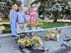 У Нововолинську продавали букети на Маковія, щоб підтримати Захисників У-Нововолинську-продавали-букети-на-Маковія,-щоб-підтримати-Захисників