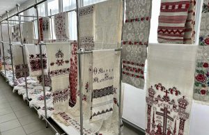 Колекціонерка Марія Доліновська представила виставку старовинних вишитих та тканих рушників Колекціонерка-Марія-Доліновська-представила-виставку-старовинних-вишитих-та-тканих-рушників