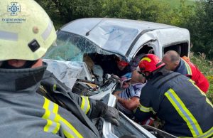 Легковий автомобіль зіткнувся з фургоном: госпіталізовано 3-є потерпілих!