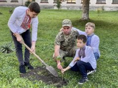 У Нововолинському ліцеї №3 реалізують проєкт «Калина пам’яті» У-Нововолинському-ліцеї-№3-реалізують-проєкт-«Калина-пам’яті»