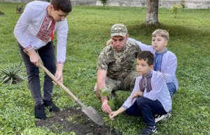У Нововолинському ліцеї №3 реалізують проєкт «Калина пам’яті» У-Нововолинському-ліцеї-№3-реалізують-проєкт-«Калина-пам’яті»