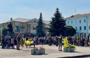 У Нововолинську попрощалися із полеглими Захисниками Володимиром Гасюком та Олександром Пущало У-Нововолинську-попрощалися-із-полеглими-Захисниками-Володимиром-Гасюком-та-Олександром-Пущало