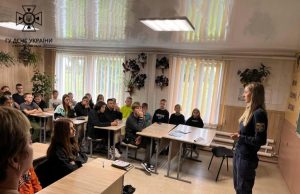 Фахівці ДСНС навчали правил безпеки ліцеїстів