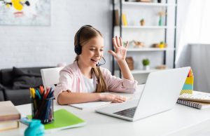 Нововолинський ліцей №3 серед закладів, які дистанційно навчатимуть дітей за кордоном Нововолинський-ліцей-№3-серед-закладів,-які-дистанційно-навчатимуть-дітей-за-кордоном