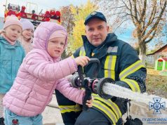 Фахівці ДСНС у рамках «Тижня безпеки» провели показовий виступ для дошкільнят Нововолинської громади