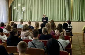 У ліцеї №5 організовують плетіння маскувальних сіток У-ліцеї-№5-організовують-плетіння-маскувальних-сіток