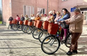 Соціальні робітники Територіального центру соцобслуговування отримали велосипеди (відео) Соціальні-робітники-Територіального-центру-соцобслуговування-отримали-велосипеди-(відео)
