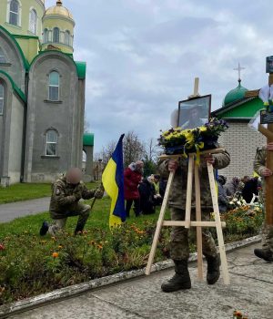 Нововолинська-громада-назавжди-попрощалася-із-Захисником-Русланом-Приступою