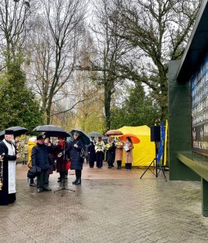 З-нагоди-десятої-річниці-Революції-Гідності-в-Нововолинську-відбулася-панахида