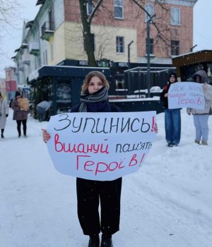  “Зупинись,-вшануй-Героїв”:-молодь-міста-провела-патріотичну-акцію