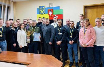 Міський голова вручив кубок та медалі ФК«Шахтар-Нововолинськ» за друге місце на Чемпіонаті Волині Міський-голова-вручив-кубок-та-медалі-ФК«Шахтар-Нововолинськ»-за-друге-місце-на-Чемпіонаті-Волині