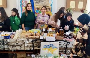 Понад 700 000 гривень на потреби ЗСУ: у Нововолинських ліцеях ярмаркували Понад-700-000-гривень-на-потреби-ЗСУ:-у-Нововолинських-ліцеях-ярмаркували