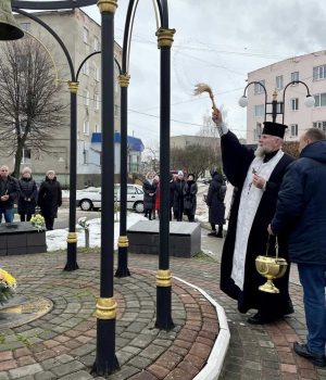 До-Дня-вшанування-ліквідаторів-наслідків-аварії-на-Чорнобильській-атомній-електростанції-у-Нововолинську-провели-захід