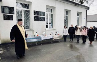 На фасаді Грядівського ліцею встановили меморіальні дошки Захисникам України На-фасаді-Грядівського-ліцею-встановили-меморіальні-дошки-Захисникам-України