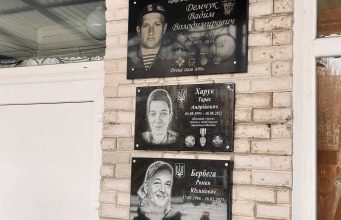 У Нововолинському ліцеї №8 відкрили меморіальні дошки Захисникам У-Нововолинському-ліцеї-№8-відкрили-меморіальні-дошки-Захисникам