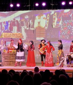 Театральні-вихідні:-у-Нововолинську-відбувся-«Сорочинський-ярмарок»