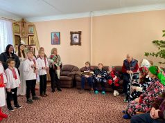 З вертепом та колядками: жителів відділення стаціонарного догляду привітали з Різдвом З-вертепом-та-колядками:-жителів-відділення-стаціонарного-догляду-привітали-з-Різдвом
