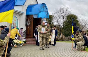 Нововолинська громада попрощалася з Героєм Дмитром Світящуком Нововолинська-громада-попрощалася-з-Героєм-Дмитром-Світящуком