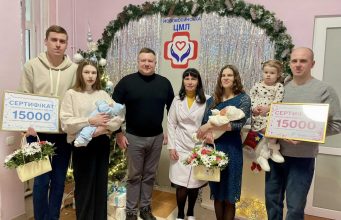 Перші новонароджені у 2024 році отримали сертифікати на 15 000 Перші-новонароджені-у-2024-році-отримали-сертифікати-на-15-000