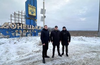 З Нововолинської громади завезли на передову автомобіль і обладнання для військових З-Нововолинської-громади-завезли-на-передову-автомобіль-і-обладнання-для-військових