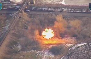 HIMARS уразив одразу дві ворожі РСЗВ БМ-27 “Ураган” на Херсонщині. ВIДЕО himars-уразив-одразу-дві-ворожі-РСЗВ-БМ-27-“Ураган”-на-Херсонщині.-ВiДЕО