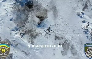 Український коптер таранить російський безпілотник. ВIДЕО Український-коптер-таранить-російський-безпілотник.-ВiДЕО