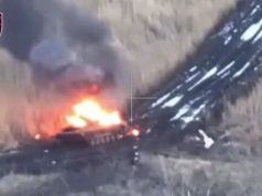 Воїни 77 окремої аеромобільної бригади знищили російську БМП. ВIДЕО Воїни-77-окремої-аеромобільної-бригади-знищили-російську-БМП.-ВiДЕО