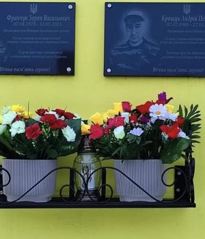 На-КП-“Нововолинськводоканал”-відкрили-меморіальні-дошки-полеглим-Героям-–-Зоряну-Франчуку-та-Андрію-Крощуку