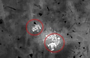 Окупант переступає через тіло пораненого товариша і тікає. ВIДЕО Окупант-переступає-через-тіло-пораненого-товариша-і-тікає.-ВiДЕО