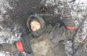 Окупант закочує очі під лоба після атаки українського дрона поблизу Авдіївки. ВIДЕО 18+ Окупант-закочує-очі-під-лоба-після-атаки-українського-дрона-поблизу-Авдіївки.-ВiДЕО-18+