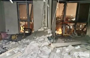 Вночі Одесу знову атакували “шахеди”, пошкоджена багатоповерхівка. ВІДЕО+ФОТО Вночі-Одесу-знову-атакували-“шахеди”,-пошкоджена-багатоповерхівка.-ВІДЕО+ФОТО