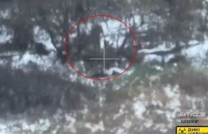 FPV-дрон “Диких Шершнів” ліквідував двох окупантів, які билися між собою у кущах. ВIДЕО fpv-дрон-“Диких-Шершнів”-ліквідував-двох-окупантів,-які-билися-між-собою-у-кущах.-ВiДЕО