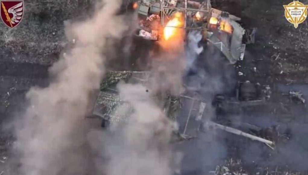 Аеробомбери 79 ОДШБр добивають із дронів залишену ворожу техніку та уцілілих окупантів. ВIДЕО Аеробомбери-79-ОДШБр-добивають-із-дронів-залишену-ворожу-техніку-та-уцілілих-окупантів.-ВiДЕО