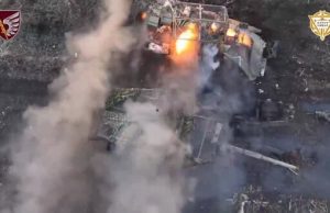 Аеробомбери 79 ОДШБр добивають із дронів залишену ворожу техніку та уцілілих окупантів. ВIДЕО Аеробомбери-79-ОДШБр-добивають-із-дронів-залишену-ворожу-техніку-та-уцілілих-окупантів.-ВiДЕО