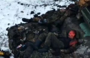 Окупант помирає на броні БМП-2 після атаки українського дрона-камікадзе. ВIДЕО 18+ Окупант-помирає-на-броні-БМП-2-після-атаки-українського-дрона-камікадзе.-ВiДЕО-18+