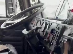 Український безпілотник атакував окупантів на Херсонщині: “Трое – “двести”, трое – “триста”. Вот так мы... Український-безпілотник-атакував-окупантів-на-Херсонщині:-“Трое-–-“двести”,-трое-–-“триста”-Вот-так-мы.