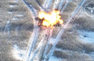 Дрон-камікадзе прилітає у спину російського загарбника. ВIДЕО 18+ Дрон-камікадзе-прилітає-у-спину-російського-загарбника.-ВiДЕО-18+