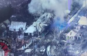 Український танк впритул обстрілює будинок в Авдіївці, де засіли окупанти. ВIДЕО Український-танк-впритул-обстрілює-будинок-в-Авдіївці,-де-засіли-окупанти.-ВiДЕО