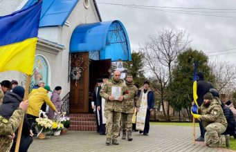 Нововолинська громада попрощалася з Героєм Дмитром Світящуком
