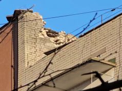 Рашисти вдарили по житловій багатоповерхівці в Херсоні. ВIДЕО Рашисти-вдарили-по-житловій-багатоповерхівці-в-Херсоні.-ВiДЕО