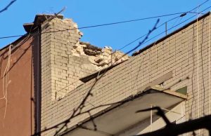 Рашисти вдарили по житловій багатоповерхівці в Херсоні. ВIДЕО Рашисти-вдарили-по-житловій-багатоповерхівці-в-Херсоні.-ВiДЕО