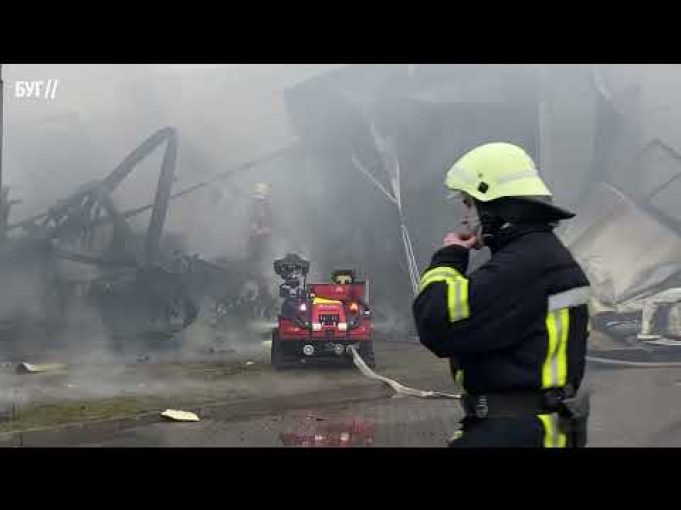 У Нововолинську трапилась масштабна пожежа на підприємстві «Пан Курчак» (ВІДЕО) У Нововолинську трапилась масштабна пожежа на підприємстві «Пан Курчак» (ВІДЕО)
