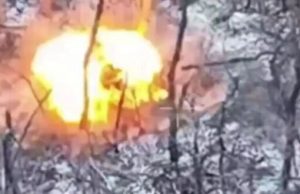 Два окупанти “самоліквідовуються” на міні. ВIДЕО безпілотника Два-окупанти-“самоліквідовуються”-на-міні.-ВiДЕО-безпілотника