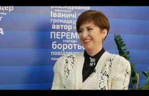 Майстриня з Володимира Юлія Слюсарук в’яже адаптивні шкарпетки для поранених військових (ВІДЕО) Майстриня з Володимира Юлія Слюсарук в’яже адаптивні шкарпетки для поранених військових (ВІДЕО)
